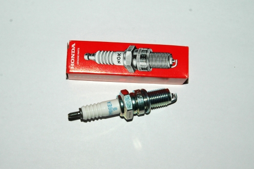ZUENDKERZE (DPR6EA-9)(NGK)